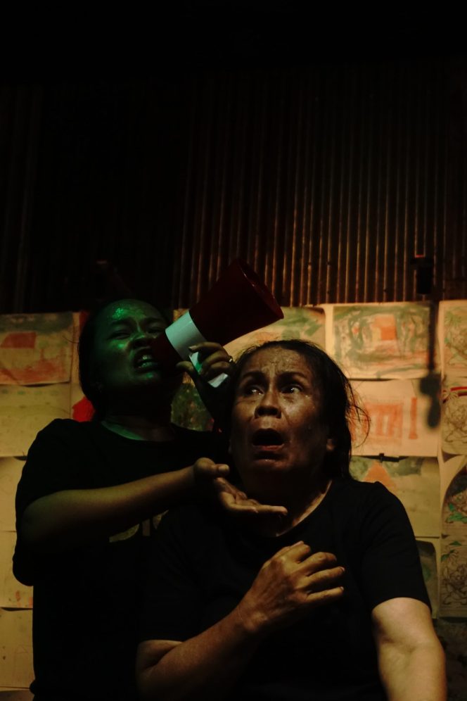 
 Indomiii Rasa Rendang/Sambil Menyelam Minum Plastik – Komunitas Seni Nan Tumpah